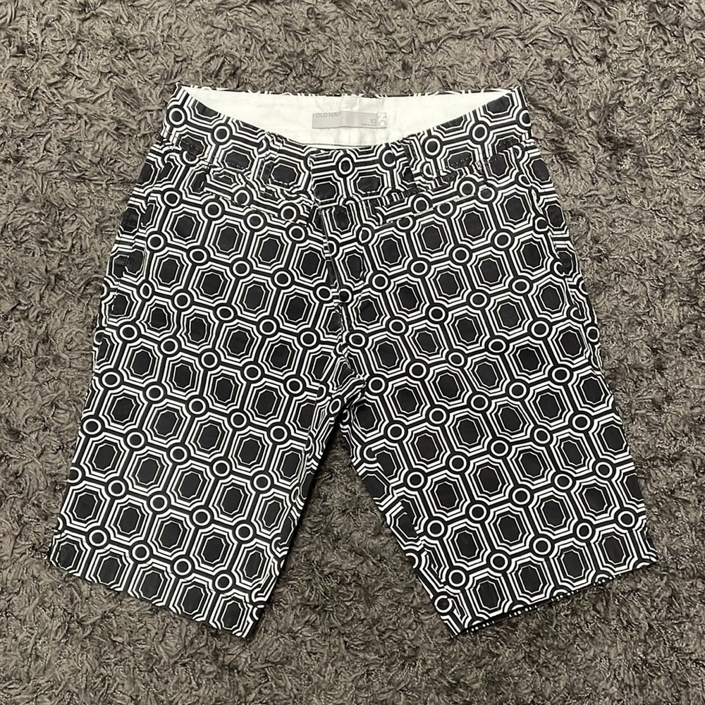 Old Navy Women’s Black and White Bermuda Shorts